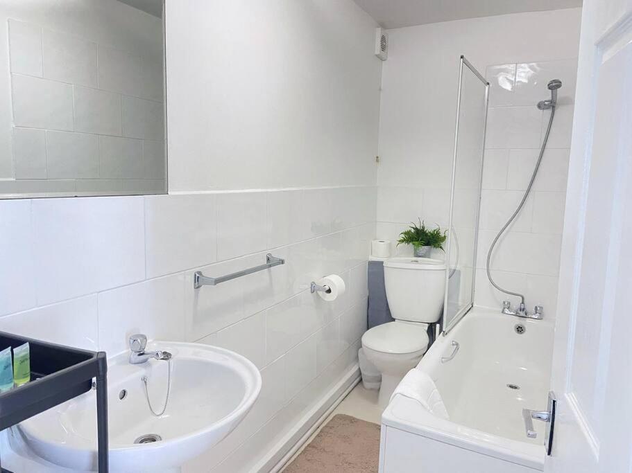 Stylish & Tranquil Flat With Excellent Connections Apartment Лондон Екстериор снимка