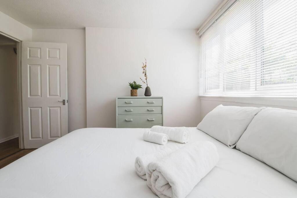 Stylish & Tranquil Flat With Excellent Connections Apartment Лондон Екстериор снимка