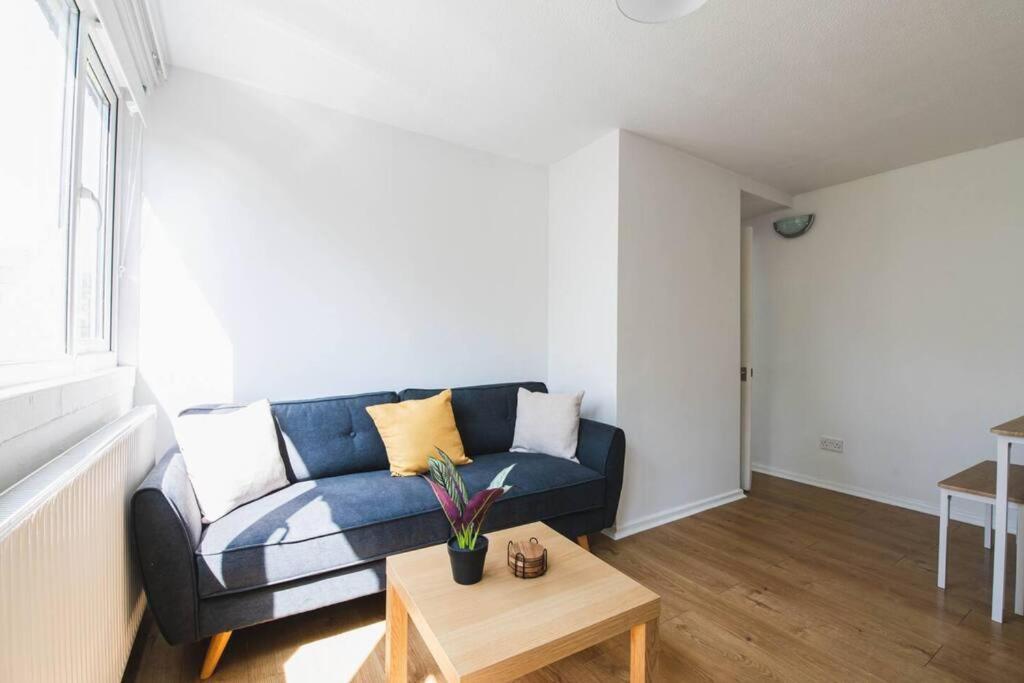 Stylish & Tranquil Flat With Excellent Connections Apartment Лондон Екстериор снимка
