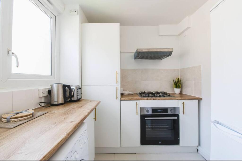 Stylish & Tranquil Flat With Excellent Connections Apartment Лондон Екстериор снимка